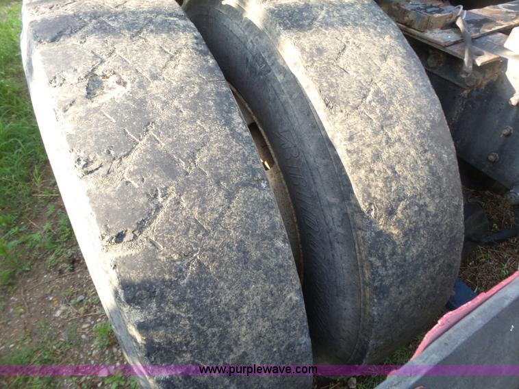 image for item BZ9563 1993 Freightliner FLD112 semi truck