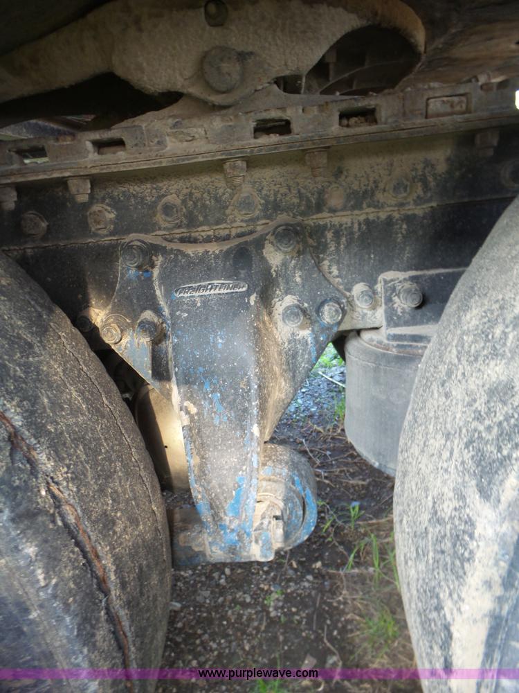 image for item BZ9563 1993 Freightliner FLD112 semi truck