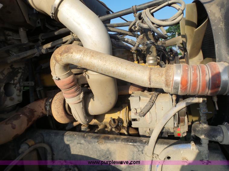 image for item BZ9563 1993 Freightliner FLD112 semi truck