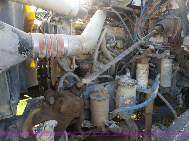 image for item BZ9563 1993 Freightliner FLD112 semi truck