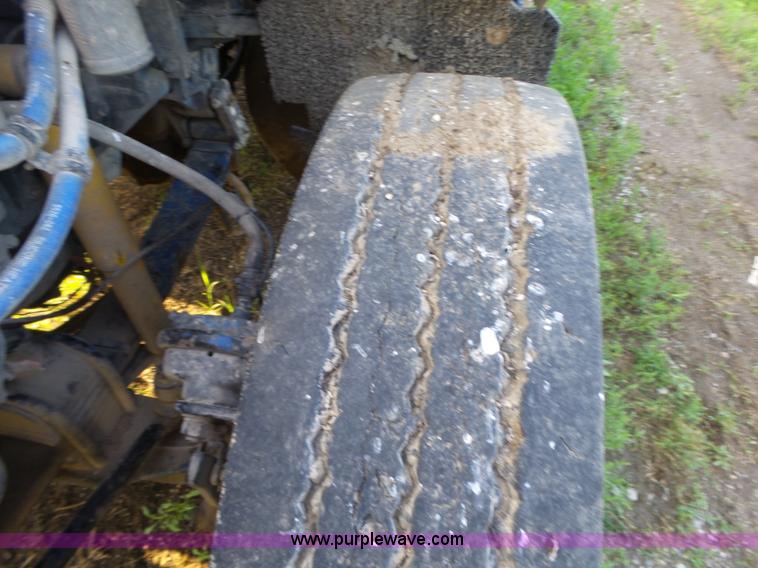 image for item BZ9563 1993 Freightliner FLD112 semi truck