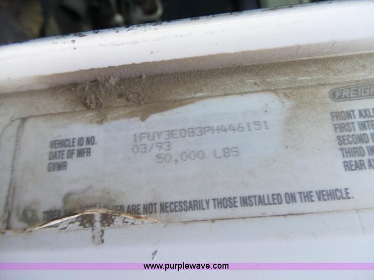 image for item BZ9563 1993 Freightliner FLD112 semi truck