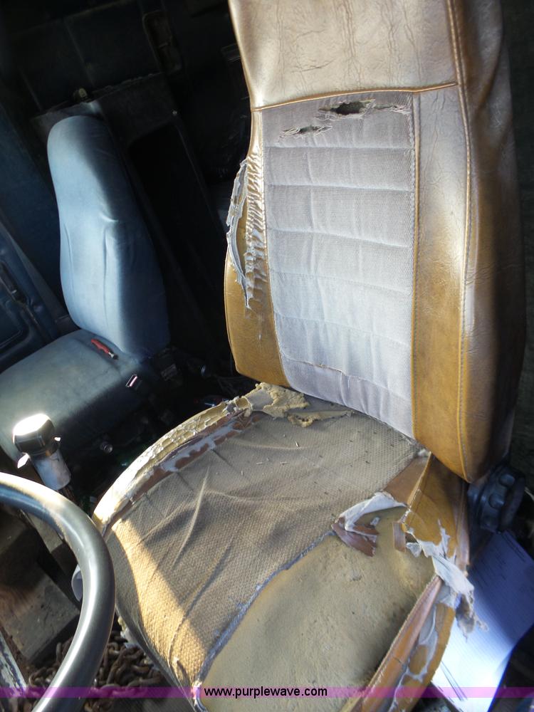 image for item BZ9563 1993 Freightliner FLD112 semi truck