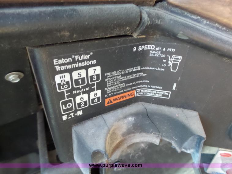 image for item BZ9563 1993 Freightliner FLD112 semi truck