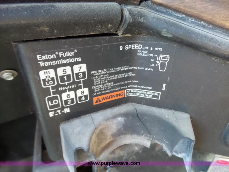 image for item BZ9563 1993 Freightliner FLD112 semi truck