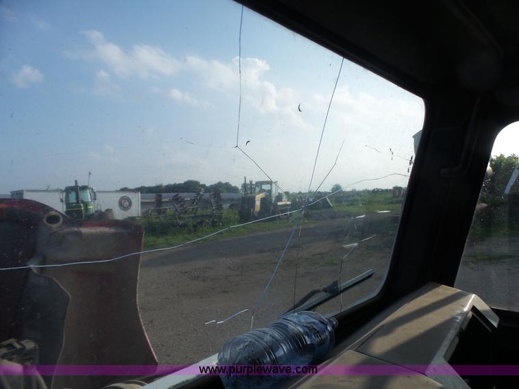 image for item BZ9563 1993 Freightliner FLD112 semi truck