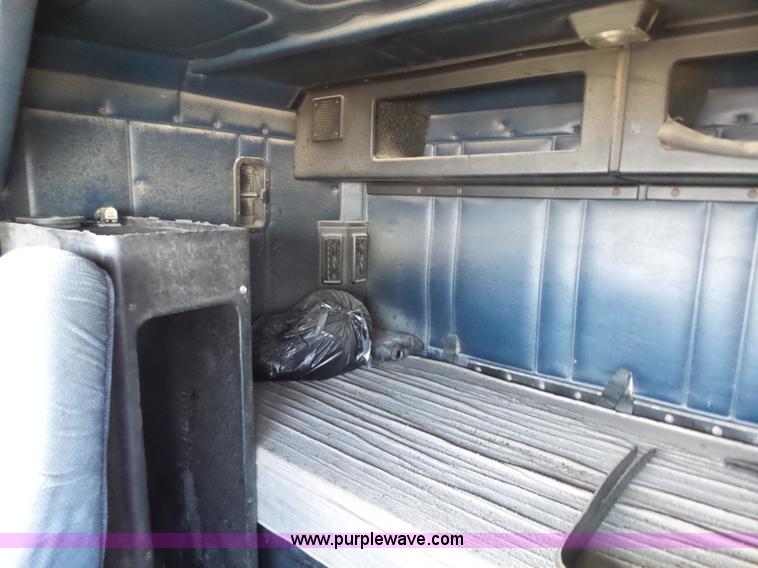 image for item BZ9563 1993 Freightliner FLD112 semi truck