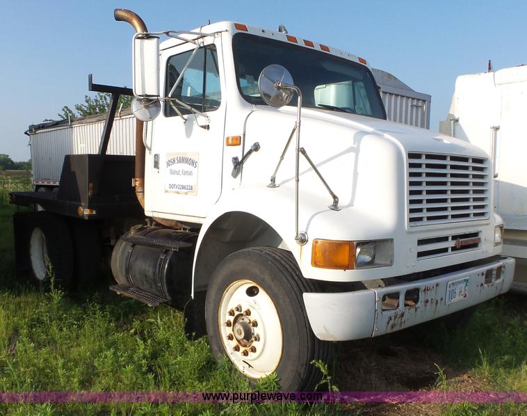 image for item BZ9564 1991 International 8100 flatbed truck