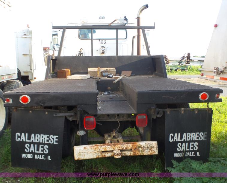 image for item BZ9564 1991 International 8100 flatbed truck