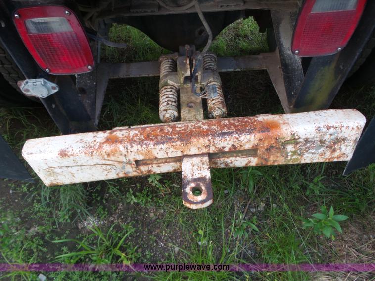 image for item BZ9564 1991 International 8100 flatbed truck