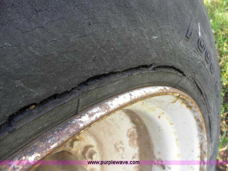 image for item BZ9564 1991 International 8100 flatbed truck