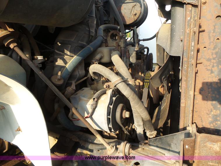 image for item BZ9564 1991 International 8100 flatbed truck