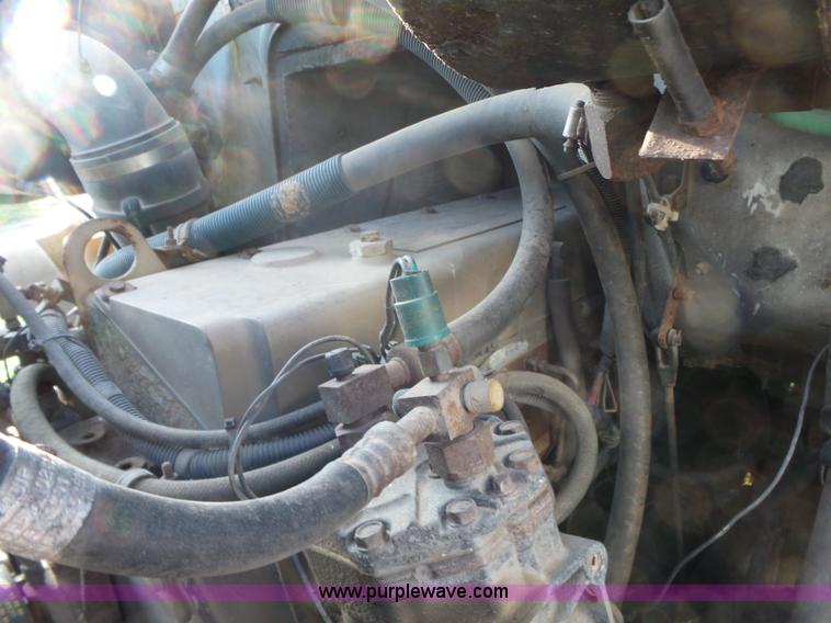 image for item BZ9564 1991 International 8100 flatbed truck