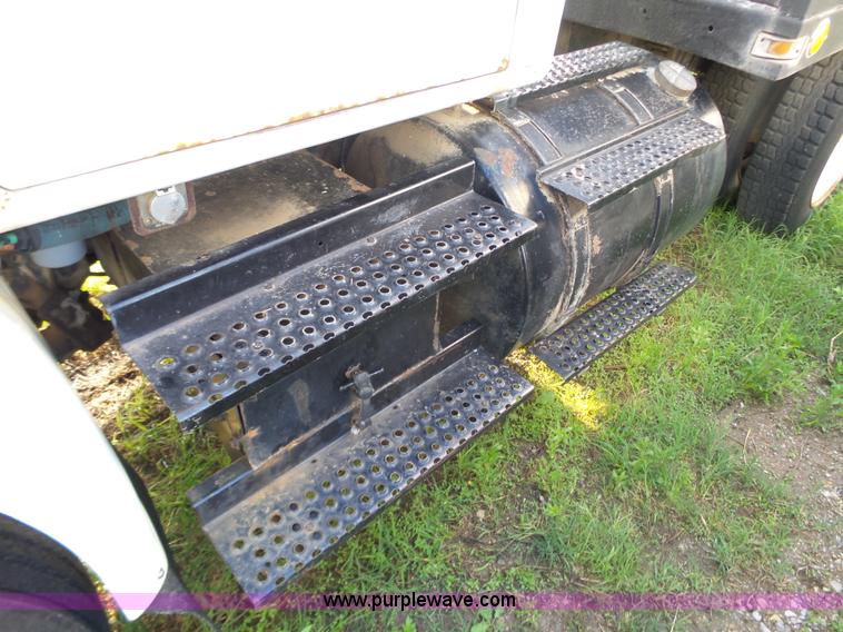 image for item BZ9564 1991 International 8100 flatbed truck