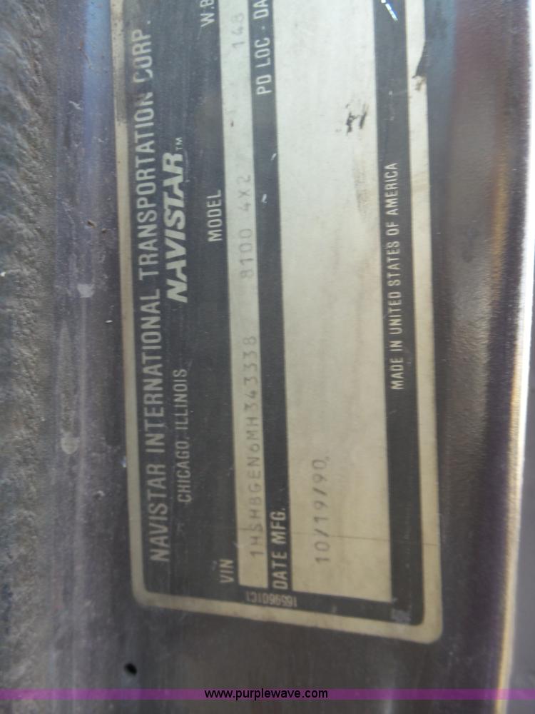 image for item BZ9564 1991 International 8100 flatbed truck