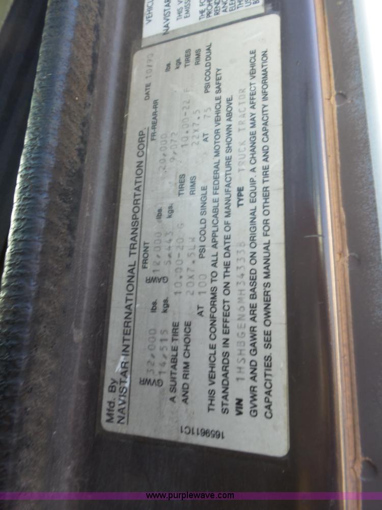 image for item BZ9564 1991 International 8100 flatbed truck