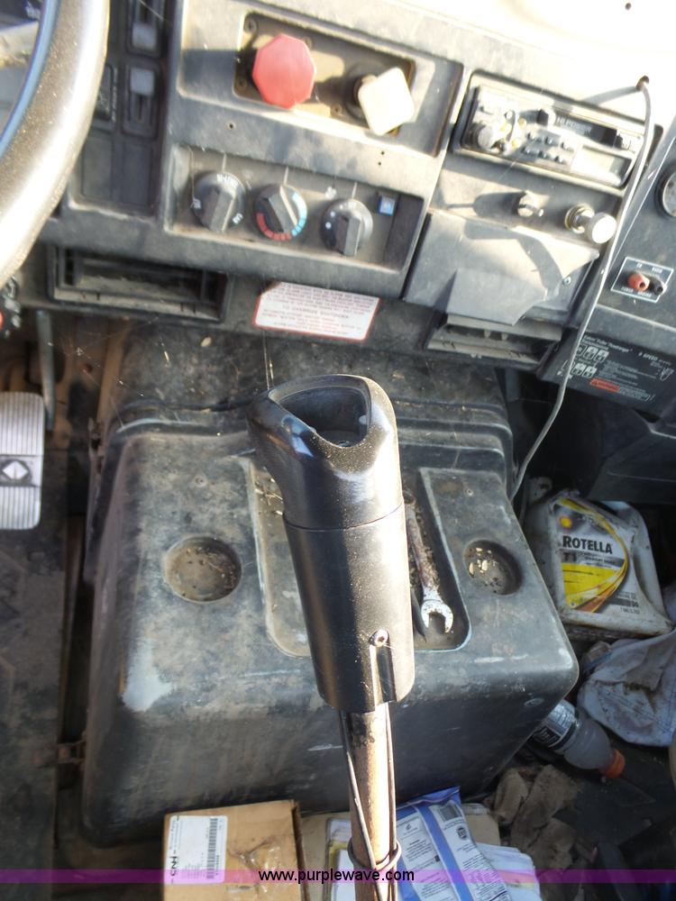 image for item BZ9564 1991 International 8100 flatbed truck