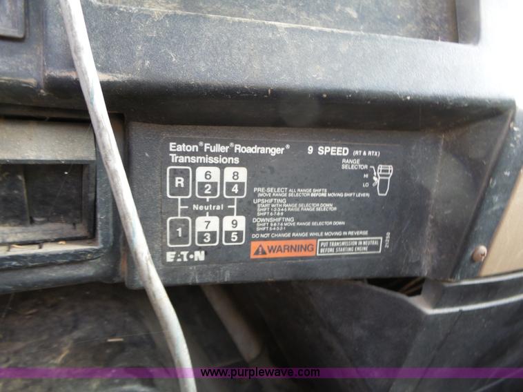 image for item BZ9564 1991 International 8100 flatbed truck