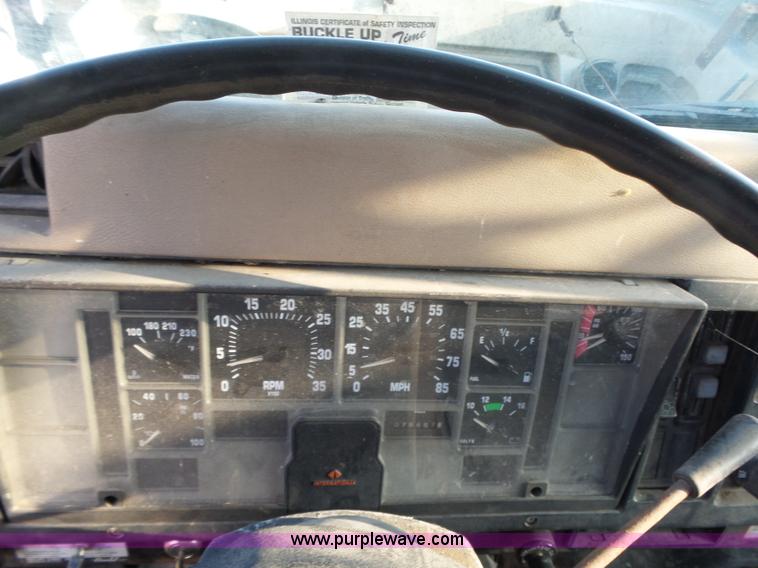 image for item BZ9564 1991 International 8100 flatbed truck