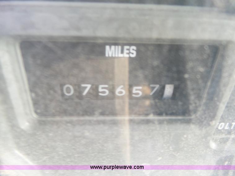 image for item BZ9564 1991 International 8100 flatbed truck