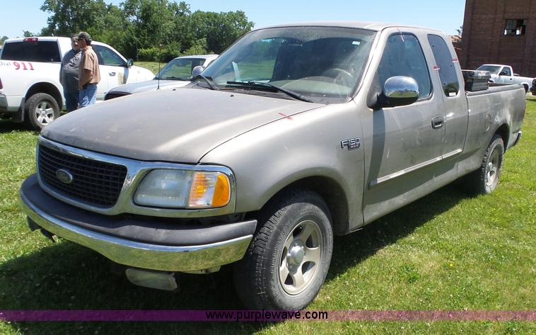 image for item BZ9575 2004 Ford F150 SuperCab pickup truck