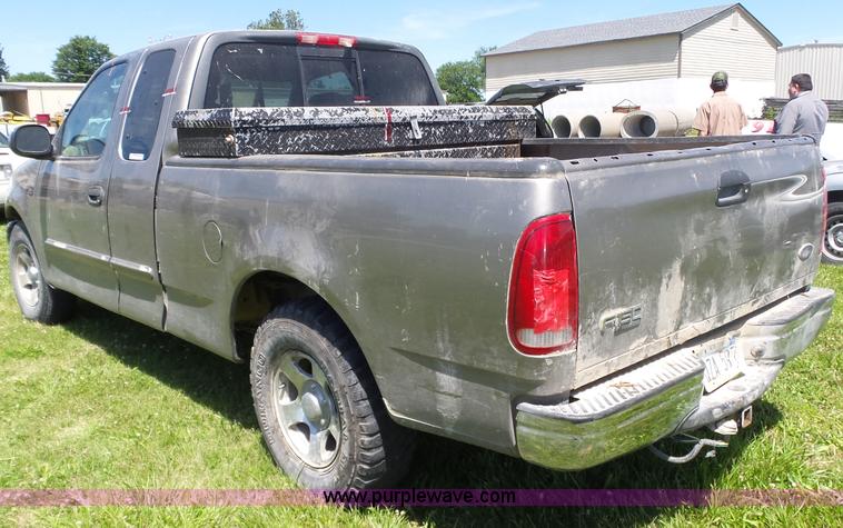 image for item BZ9575 2004 Ford F150 SuperCab pickup truck