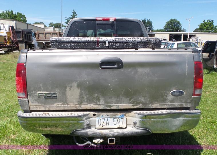 image for item BZ9575 2004 Ford F150 SuperCab pickup truck