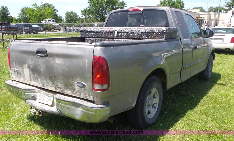 image for item BZ9575 2004 Ford F150 SuperCab pickup truck