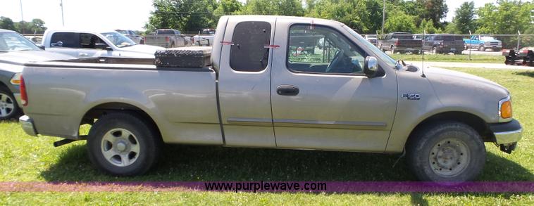 image for item BZ9575 2004 Ford F150 SuperCab pickup truck