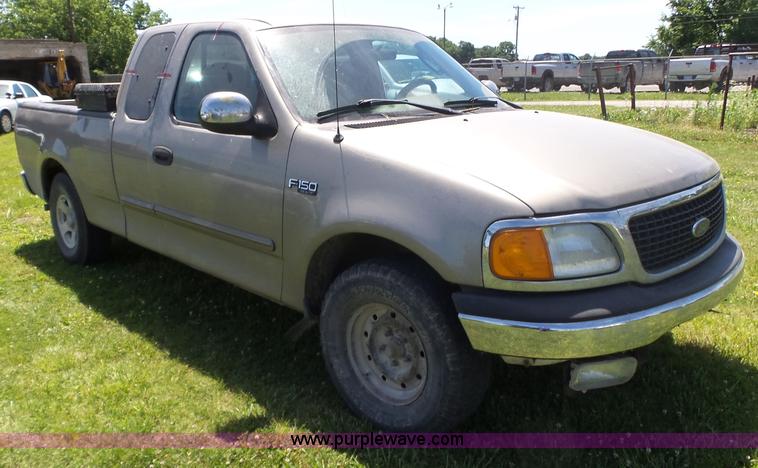 image for item BZ9575 2004 Ford F150 SuperCab pickup truck