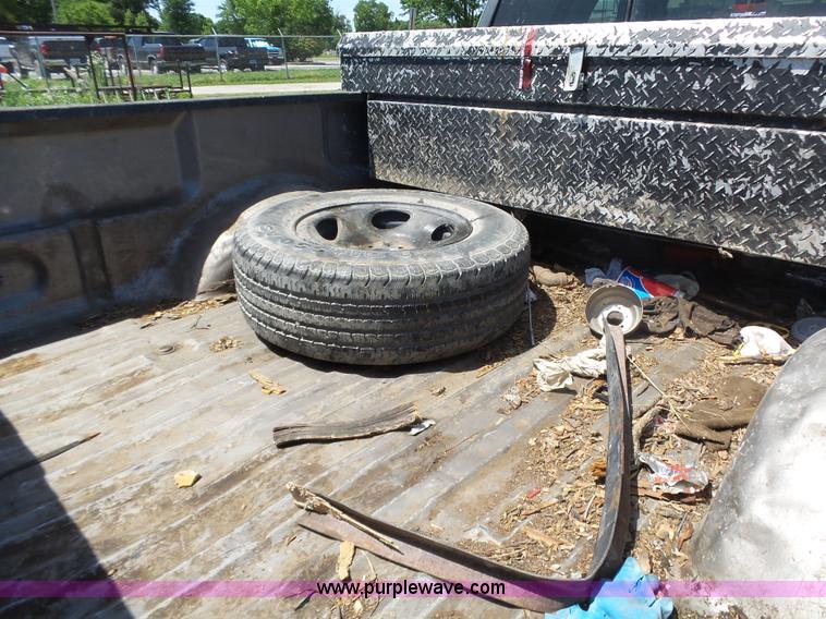 image for item BZ9575 2004 Ford F150 SuperCab pickup truck