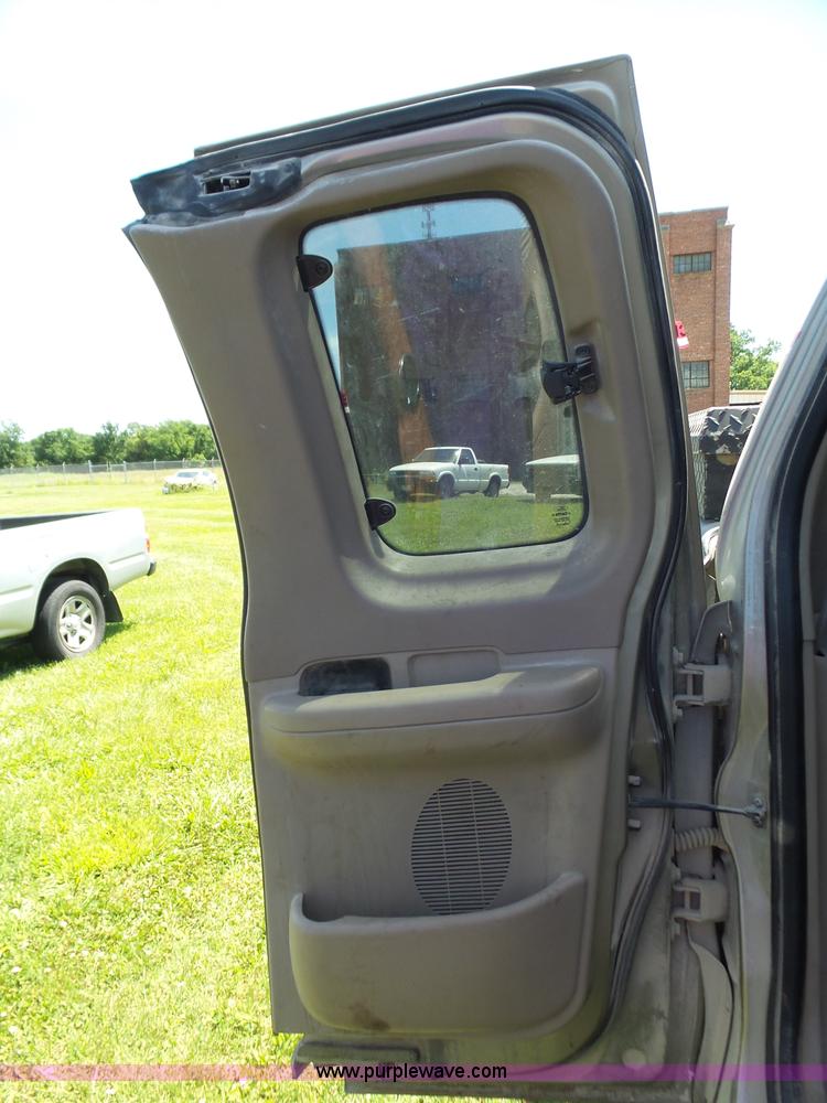 image for item BZ9575 2004 Ford F150 SuperCab pickup truck