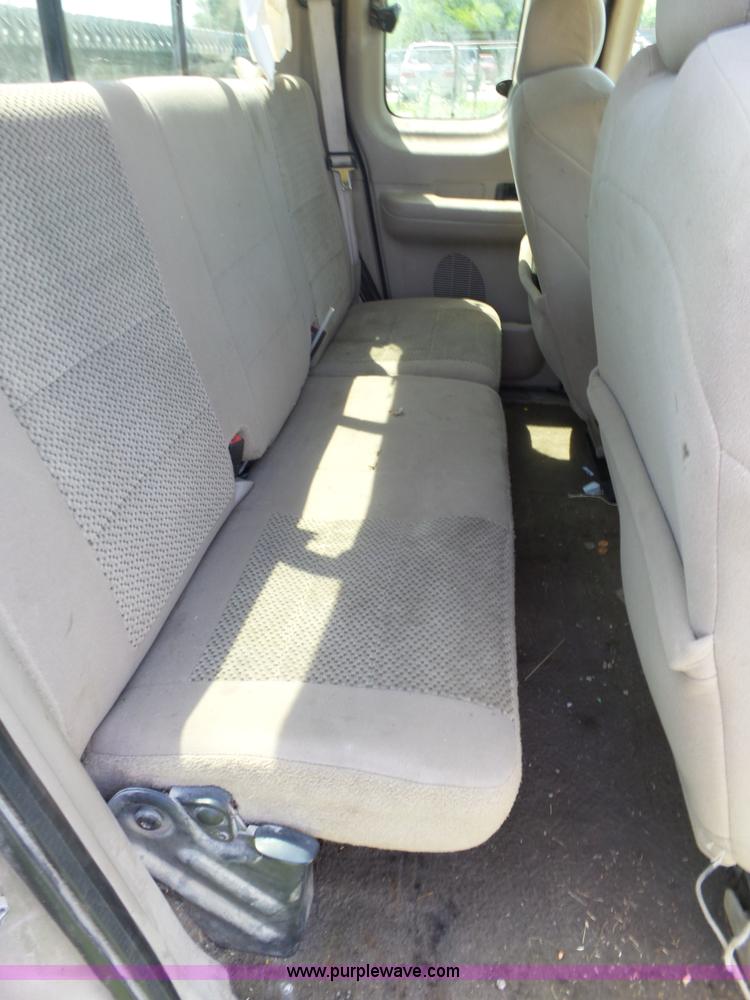 image for item BZ9575 2004 Ford F150 SuperCab pickup truck