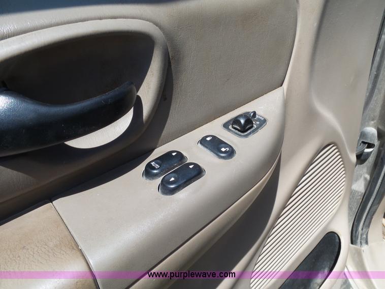 image for item BZ9575 2004 Ford F150 SuperCab pickup truck