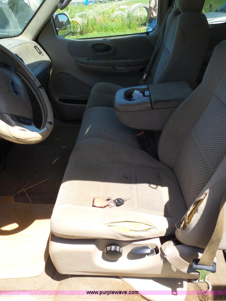 image for item BZ9575 2004 Ford F150 SuperCab pickup truck