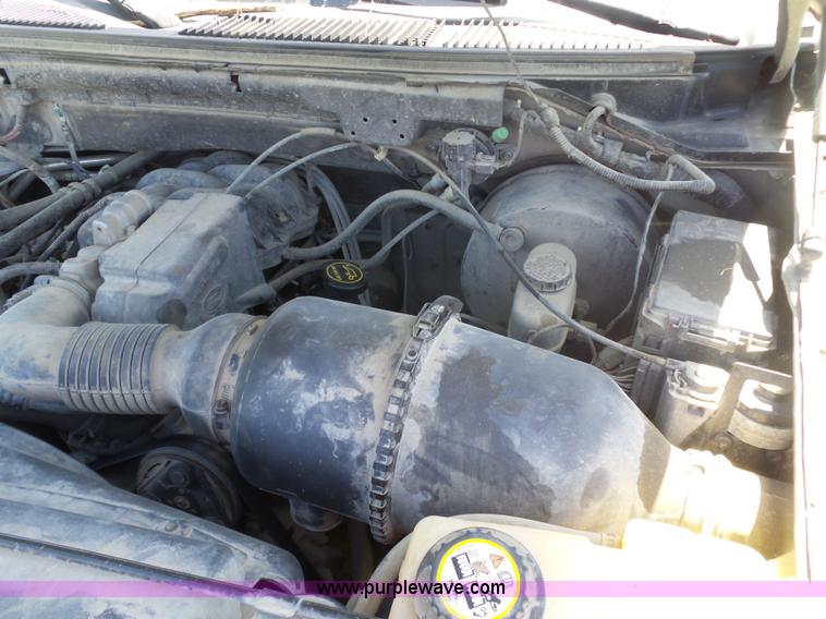 image for item BZ9575 2004 Ford F150 SuperCab pickup truck