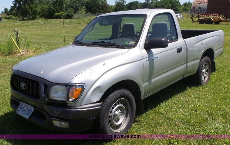 image for item BZ9578 2002 Toyota Tacoma pickup truck