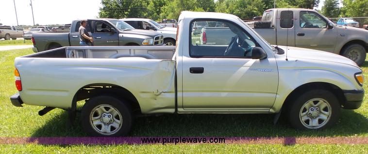 image for item BZ9578 2002 Toyota Tacoma pickup truck