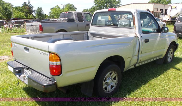 image for item BZ9578 2002 Toyota Tacoma pickup truck