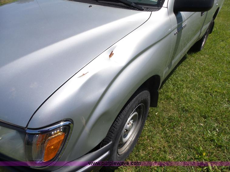 image for item BZ9578 2002 Toyota Tacoma pickup truck