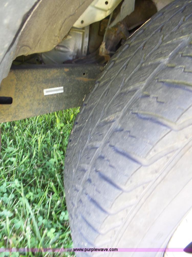 image for item BZ9578 2002 Toyota Tacoma pickup truck