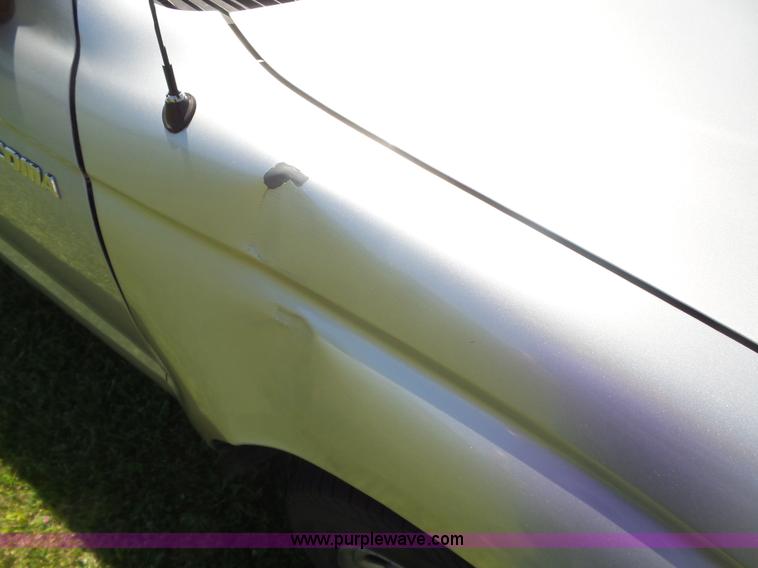 image for item BZ9578 2002 Toyota Tacoma pickup truck