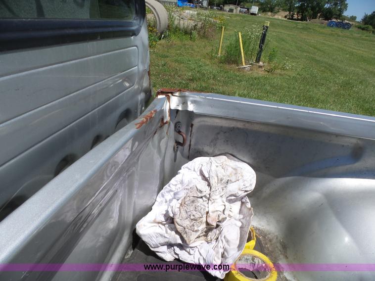 image for item BZ9578 2002 Toyota Tacoma pickup truck