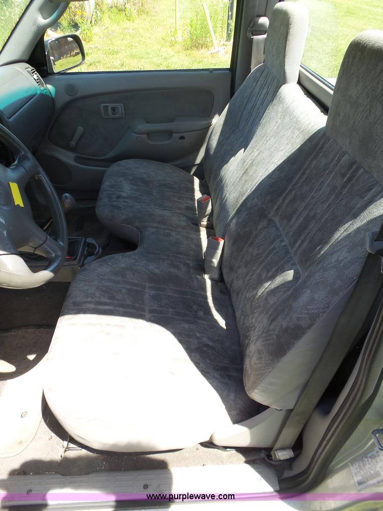 image for item BZ9578 2002 Toyota Tacoma pickup truck