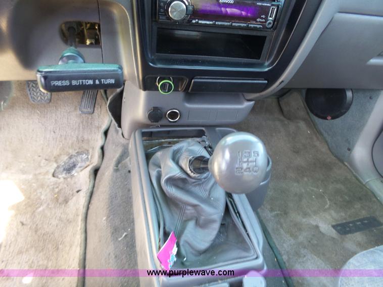 image for item BZ9578 2002 Toyota Tacoma pickup truck