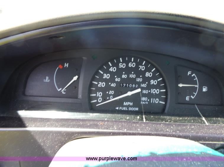 image for item BZ9578 2002 Toyota Tacoma pickup truck