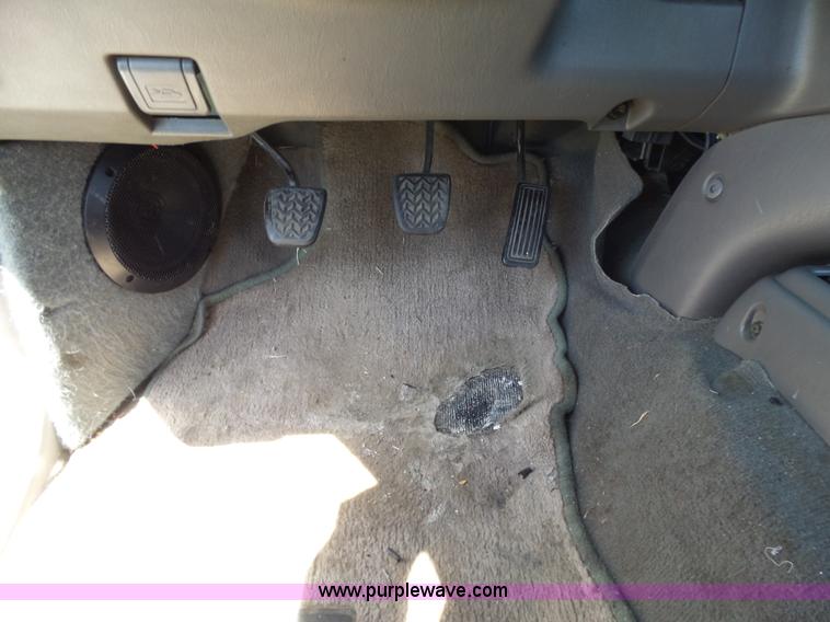 image for item BZ9578 2002 Toyota Tacoma pickup truck