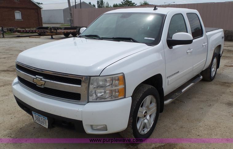 image for item BZ9755 2007 Chevrolet Silverado 1500 pickup truck