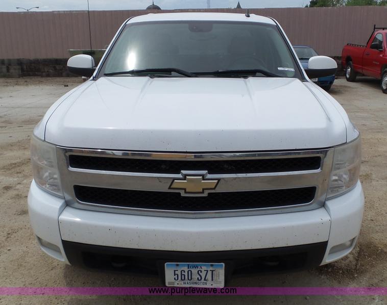 image for item BZ9755 2007 Chevrolet Silverado 1500 pickup truck