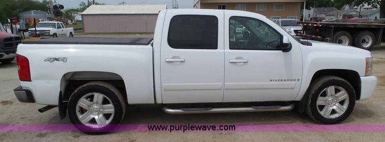 image for item BZ9755 2007 Chevrolet Silverado 1500 pickup truck